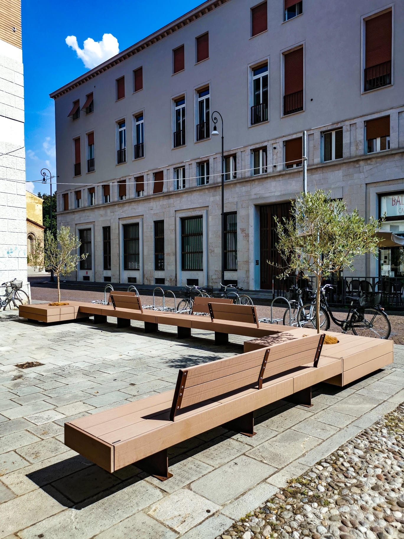 I nuovi arredi in via Savorgnana I nuovi arredi in via Savorgnana