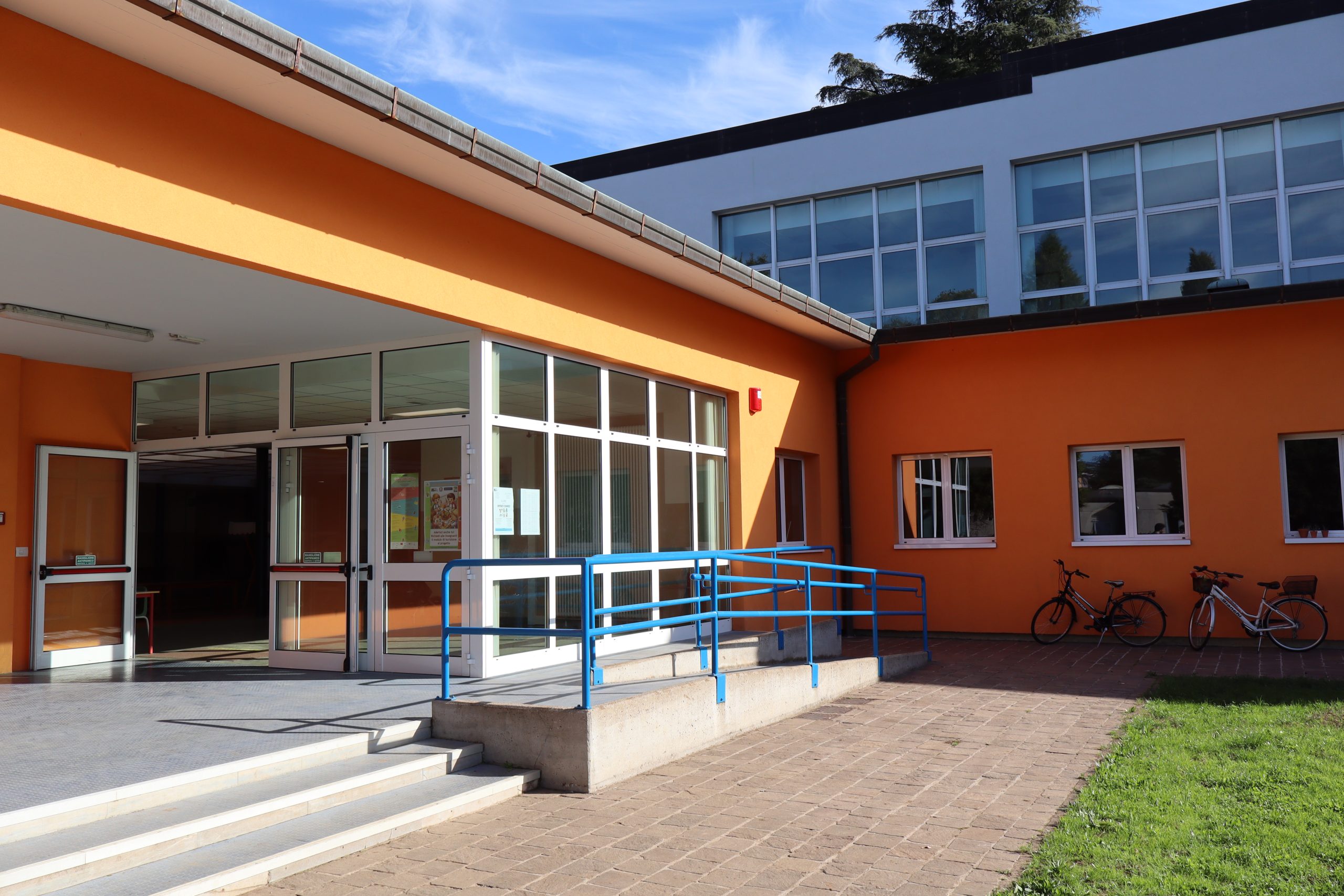 L'ingresso della scuola D'Orlandi
