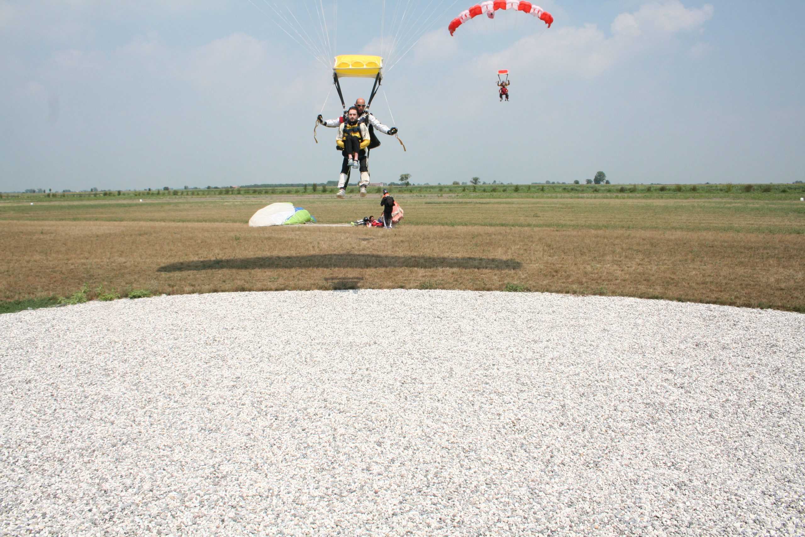 Skydiving Skydiving