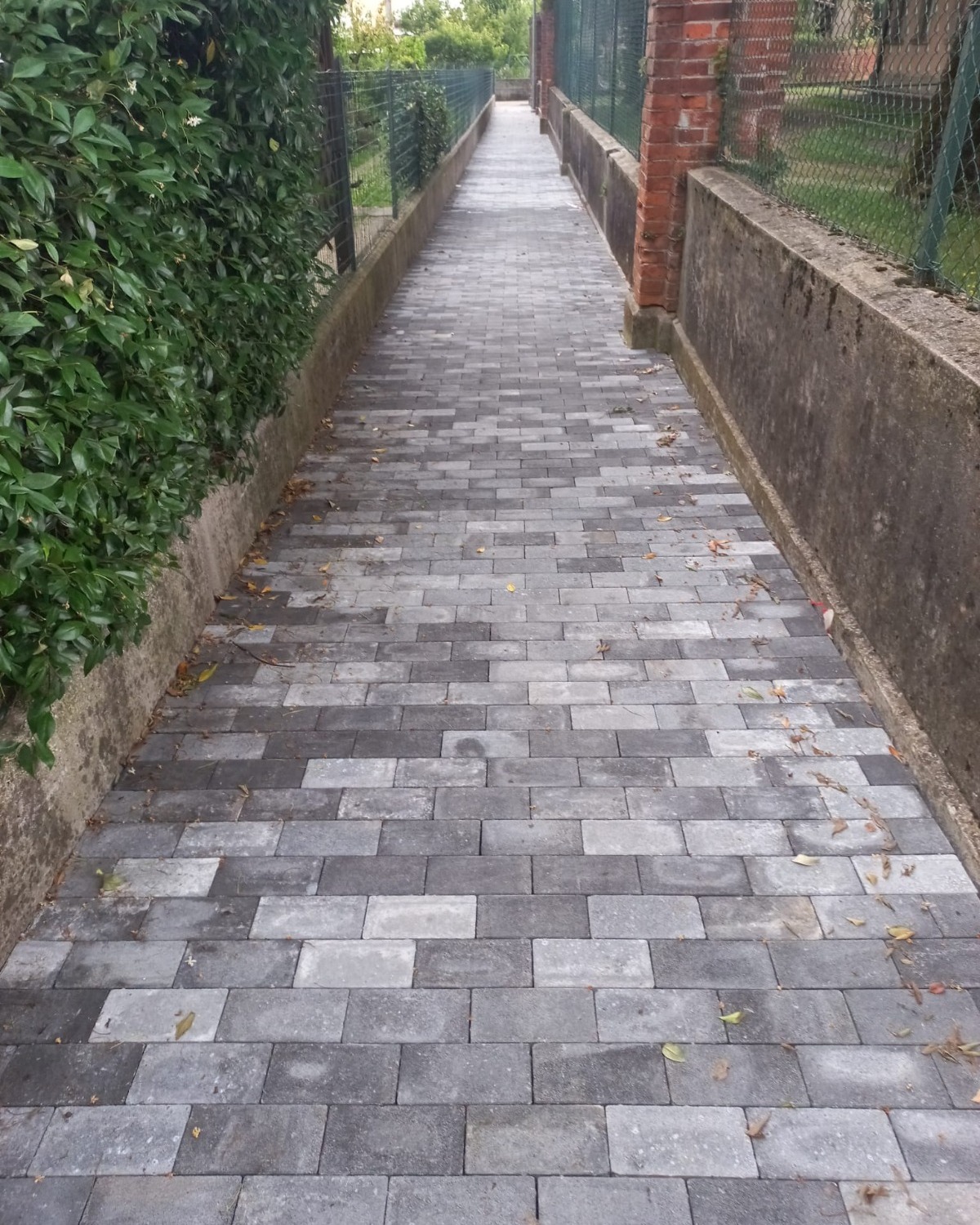 Nuova passerella pedonale per la scuola Carducci Nuova passerella pedonale per la scuola Carducci
