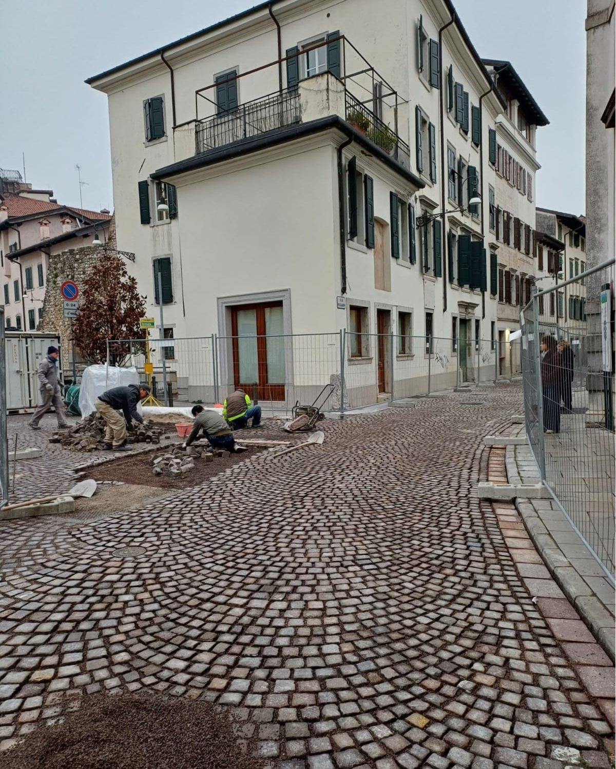 Nuovo porfido in via Palladio Nuovo porfido in via Palladio