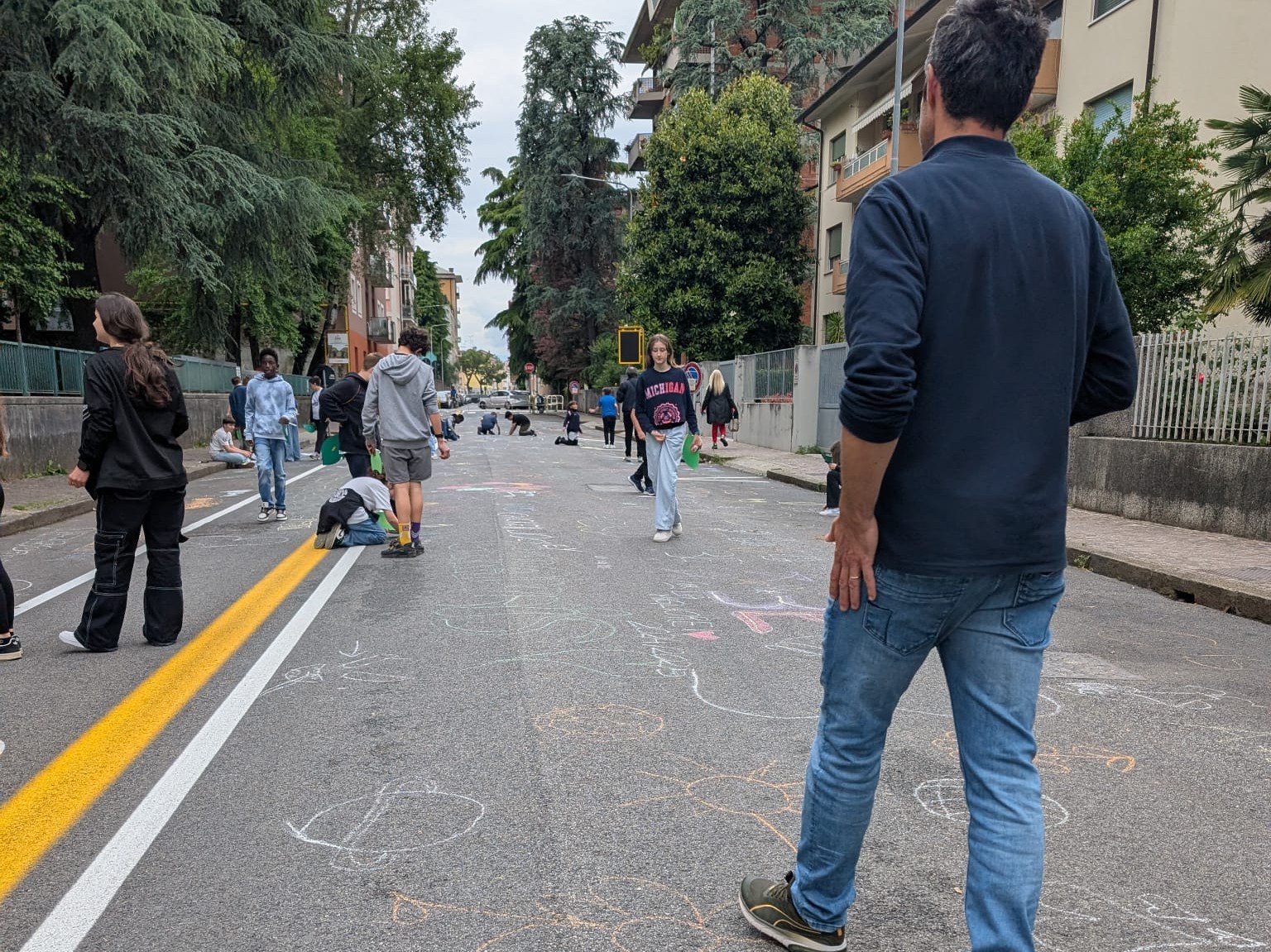 Studenti della Valussi al lavoro per la strada scolastica Studenti della Valussi al lavoro per la strada scolastica