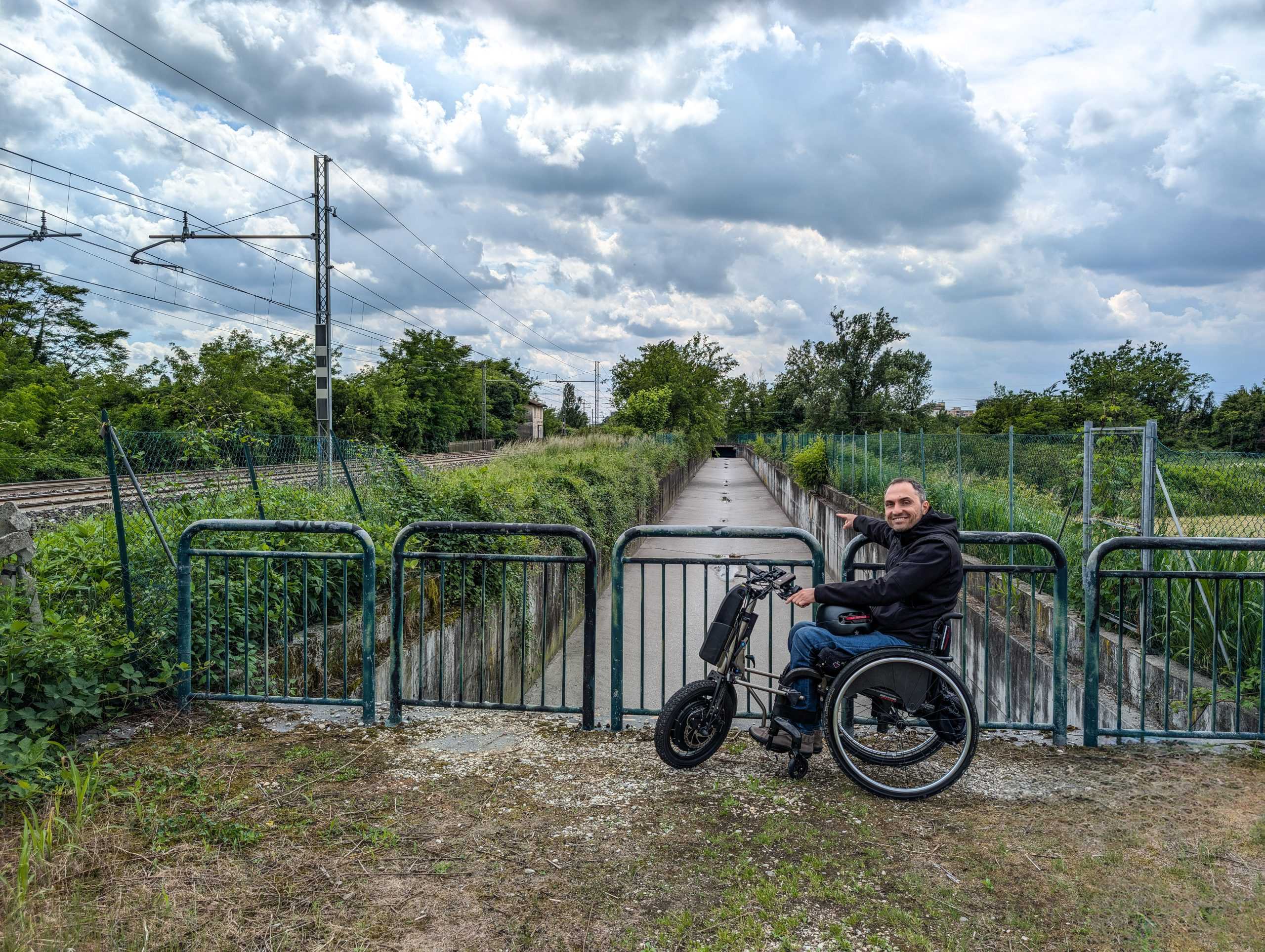 Il tratto del collettore che sarà coperto per far passare la ciclabile