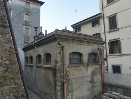 latrine vicolo sottomonte