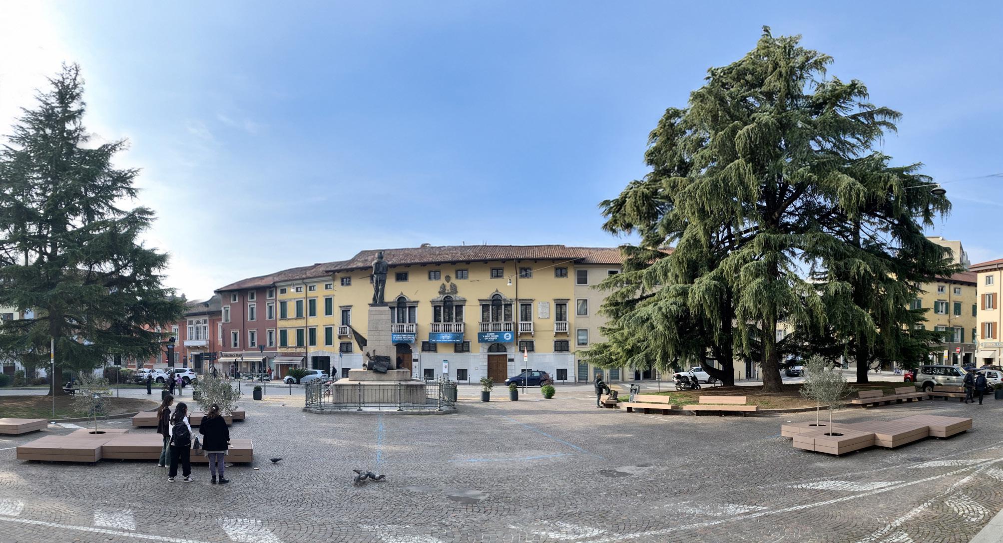 Piazza Garibaldi lato monumento e spazi verdi oggi Piazza Garibaldi lato monumento e spazi verdi oggi