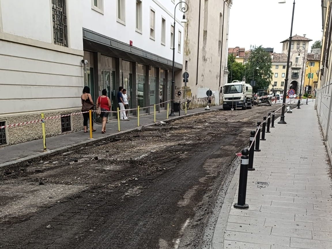 via treppo asfalto via treppo asfalto