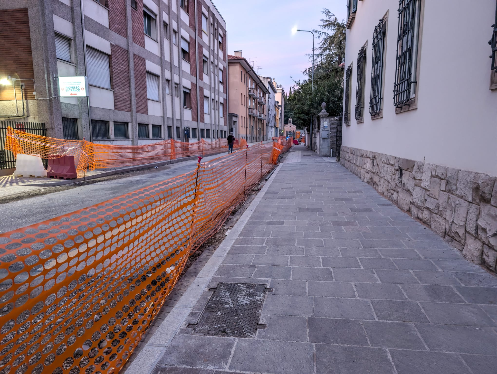 Il nuovo marciapiede in via Bersaglio Il nuovo marciapiede in via Bersaglio