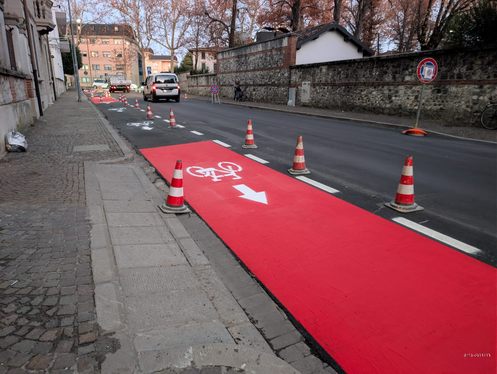 La nuova ciclabile su via Caneva La nuova ciclabile su via Caneva