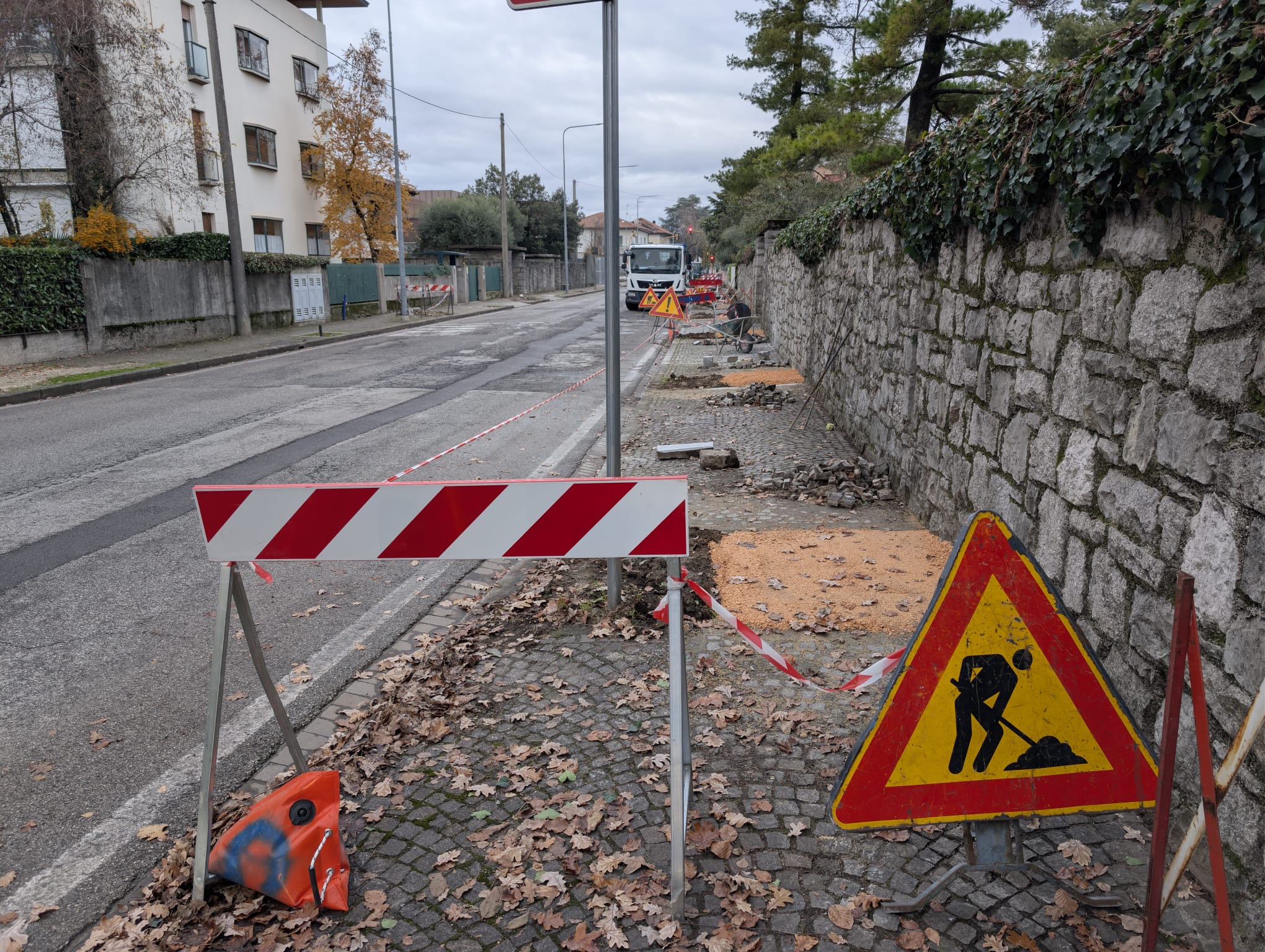 Lavori sui marciapiedi di via Bernardinis Lavori sui marciapiedi di via Bernardinis