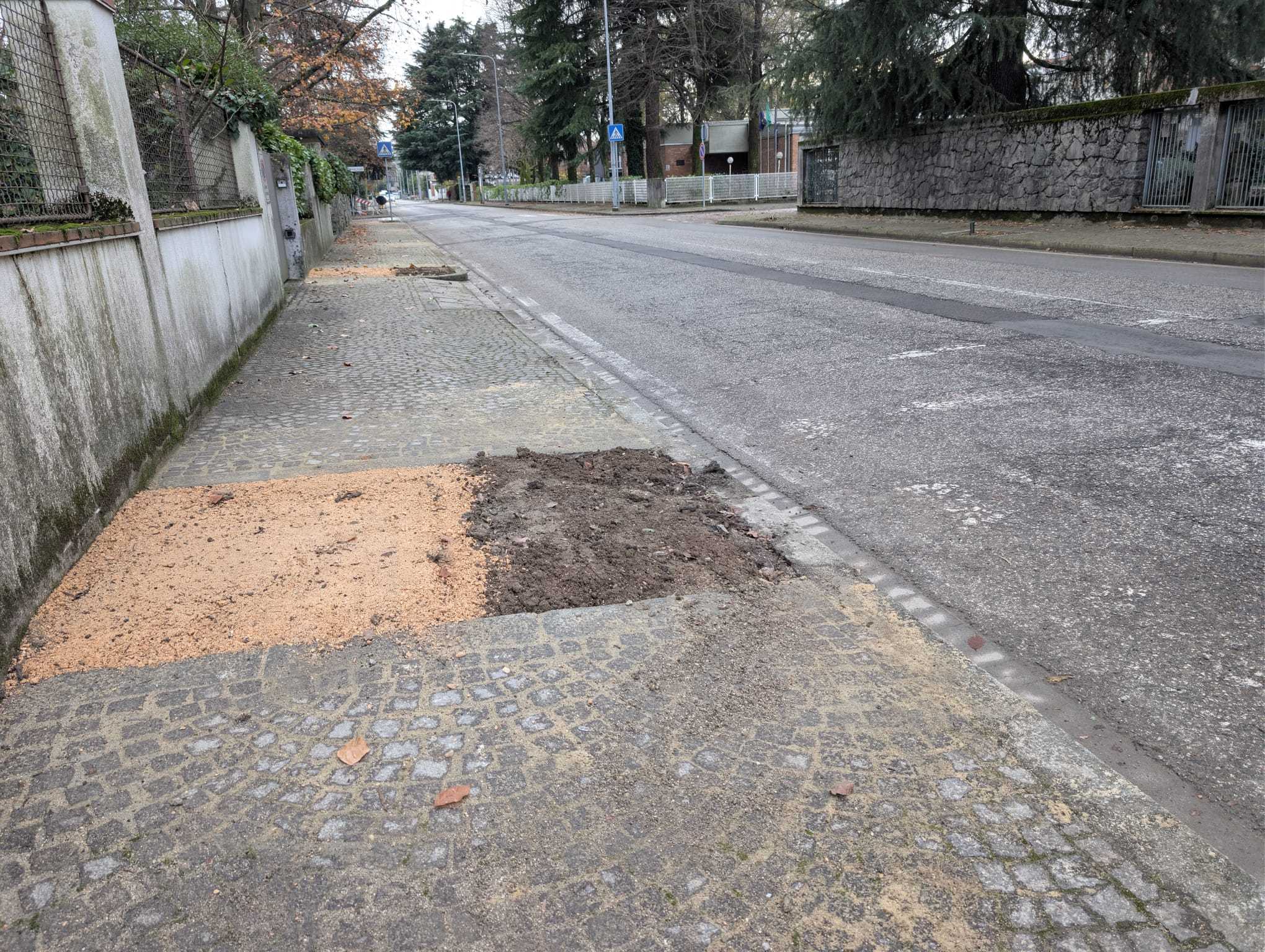 I marciapiedi di via Bernardinis pronti per ricevere i nuovi alberi I marciapiedi di via Bernardinis pronti per ricevere i nuovi alberi