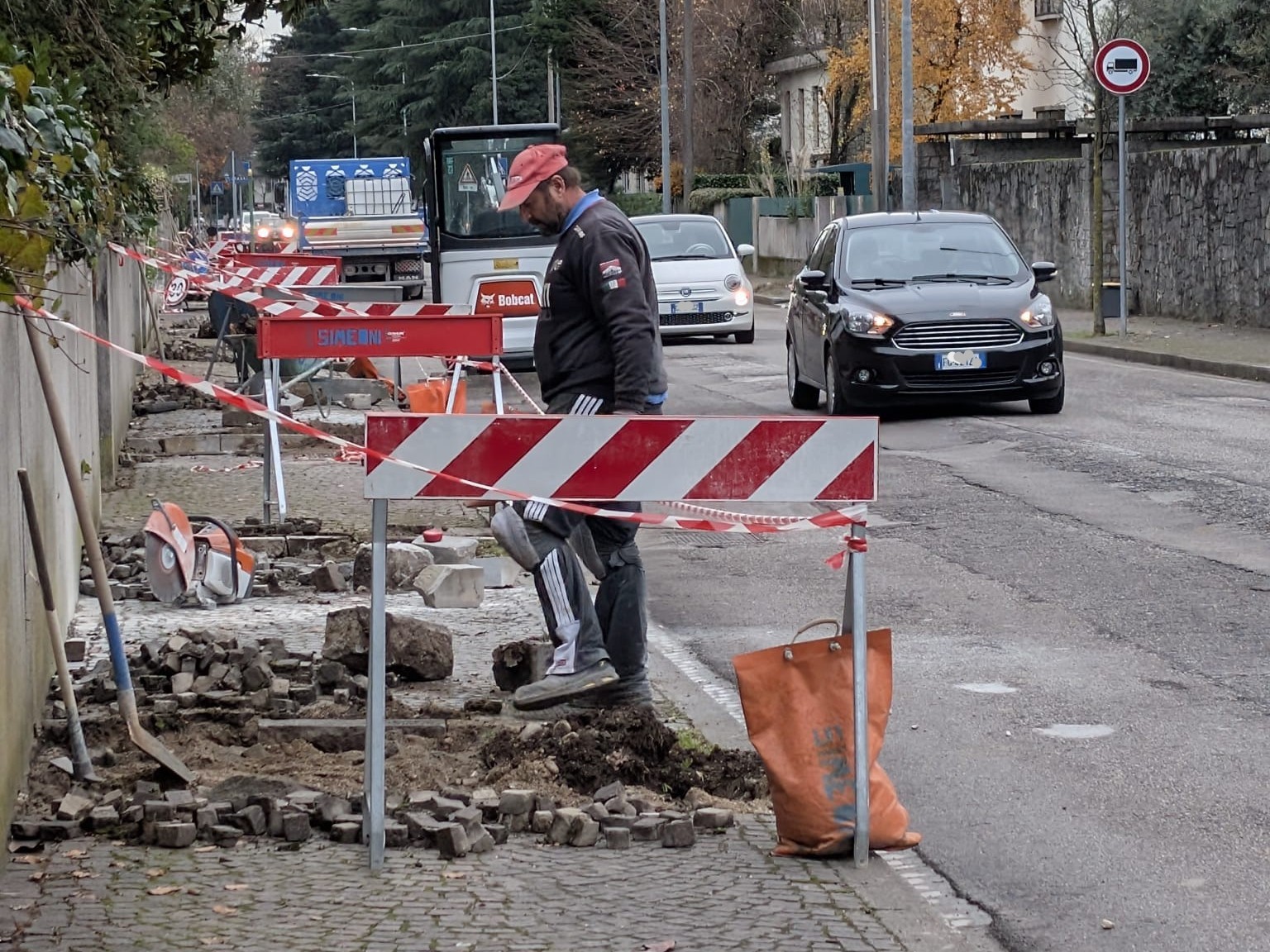 Lavori sui marciapiedi di via Bernardinis Lavori sui marciapiedi di via Bernardinis