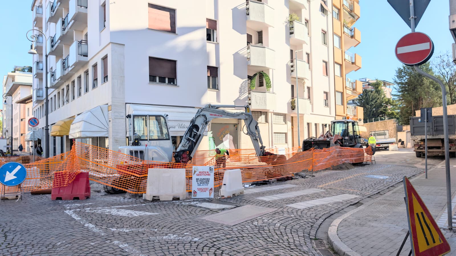 via santa chiara cantiere