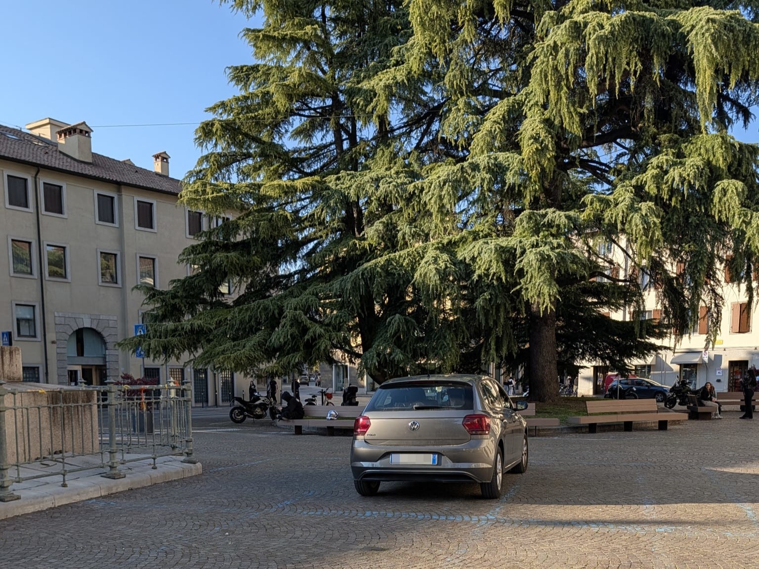 piazza garibaldi fioriere rimosse 1